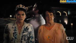 TYLER POSEY NUDE/SEXY SCENE IN JANE THE VIRGIN