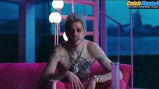 PETE DAVIDSON NUDE/SEXY SCREENSHOT 4 IN SATURDAY NIGHT LIVE