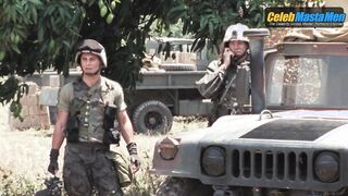 ALEXANDER SKARSGARD NUDE/SEXY SCREENSHOT 2 IN GENERATION KILL