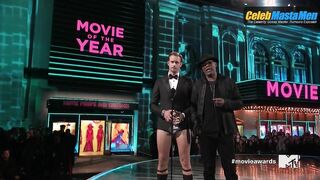 ALEXANDER SKARSGARD NUDE/SEXY SCREENSHOT 4 IN 2016 MTV MOVIE AWARDS