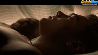LEONARDO DICAPRIO NUDE/SEXY SCREENSHOT 3 IN THE BEACH