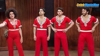 JOE JONAS AND KEVIN JONAS AND NICK JONAS NUDE/SEXY SCREENSHOT 5 IN SATURDAY NIGHT LIVE