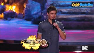 ZAC EFRON NUDE/SEXY SCREENSHOT 2 IN 2014 MTV MOVIE AWARDS