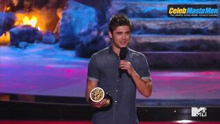 ZAC EFRON NUDE/SEXY SCREENSHOT 3 IN 2014 MTV MOVIE AWARDS