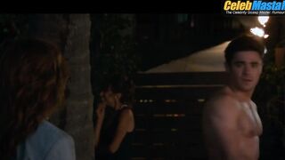 ZAC EFRON NUDE/SEXY SCREENSHOT 10 IN MIKE DAVE NEED WEDDING DATES