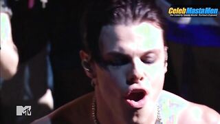 YUNGBLUD NUDE/SEXY SCREENSHOT 2 IN MTV VIDEO MUSIC AWARDS