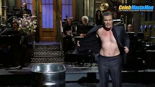 JOSH BROLIN NUDE/SEXY SCENE IN SATURDAY NIGHT LIVE